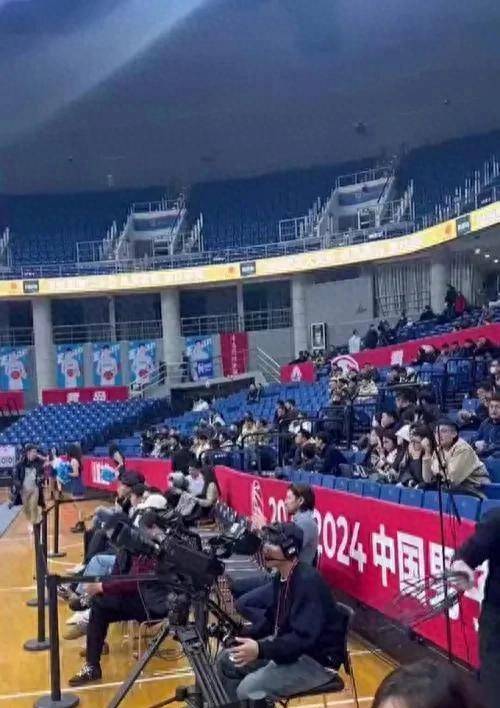 NBA篮球球探_这位中国篮球新秀备受瞩目NBA篮球球探。无论是在NBA球场上还是在球探眼中