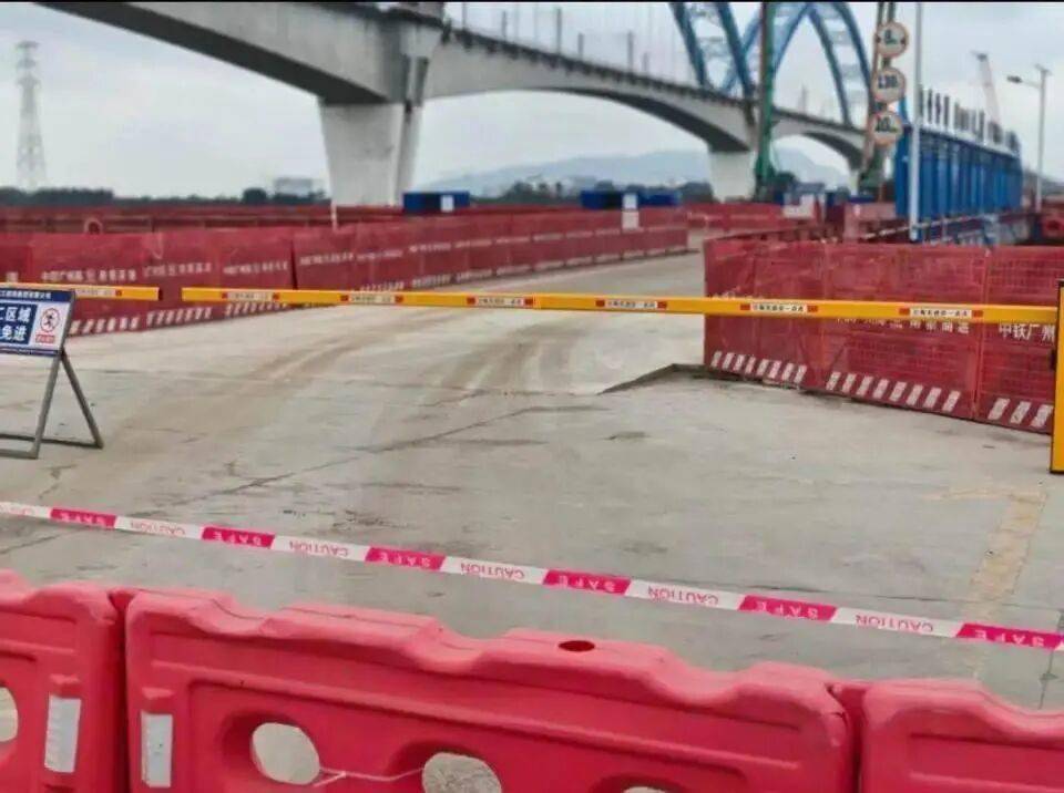 奥斯特桑斯vs卡马亚._汽车误入施工栈桥坠河一家5口遇难奥斯特桑斯vs卡马亚.，死者老家村民发声：车主非常能吃苦，前几年才在广州买房