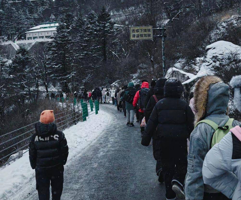 亚特兰大联2队vs迈阿密国际川队
_数百名游客夜晚滞留太白山景区数小时亚特兰大联2队vs迈阿密国际川队
,气温低至零下十几度,当地:山上突然降雪道路结冰,目前所有游客都已乘摆渡车下山