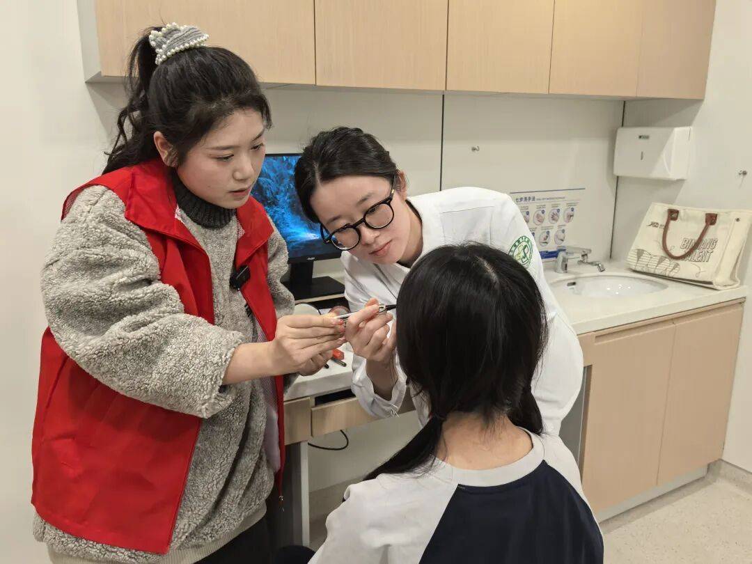 格里姆斯比vs曼联
_杭州小夫妻新婚当天进了病房!这个“婚庆团队”格里姆斯比vs曼联
,服了……