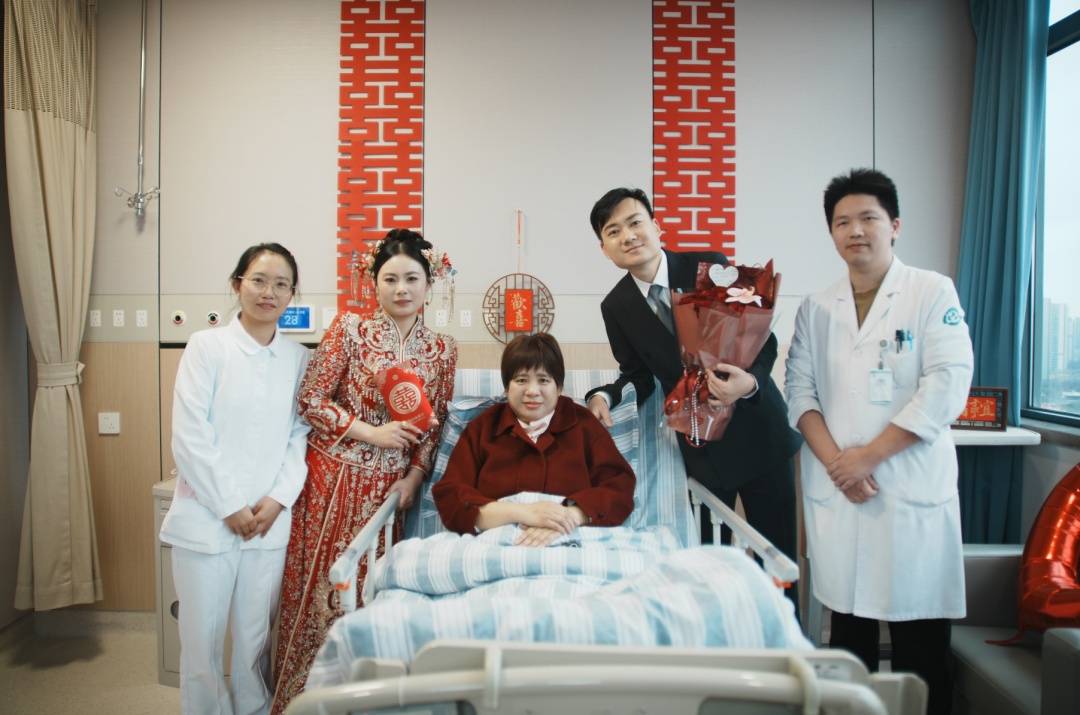 格里姆斯比vs曼联
_杭州小夫妻新婚当天进了病房!这个“婚庆团队”格里姆斯比vs曼联
,服了……