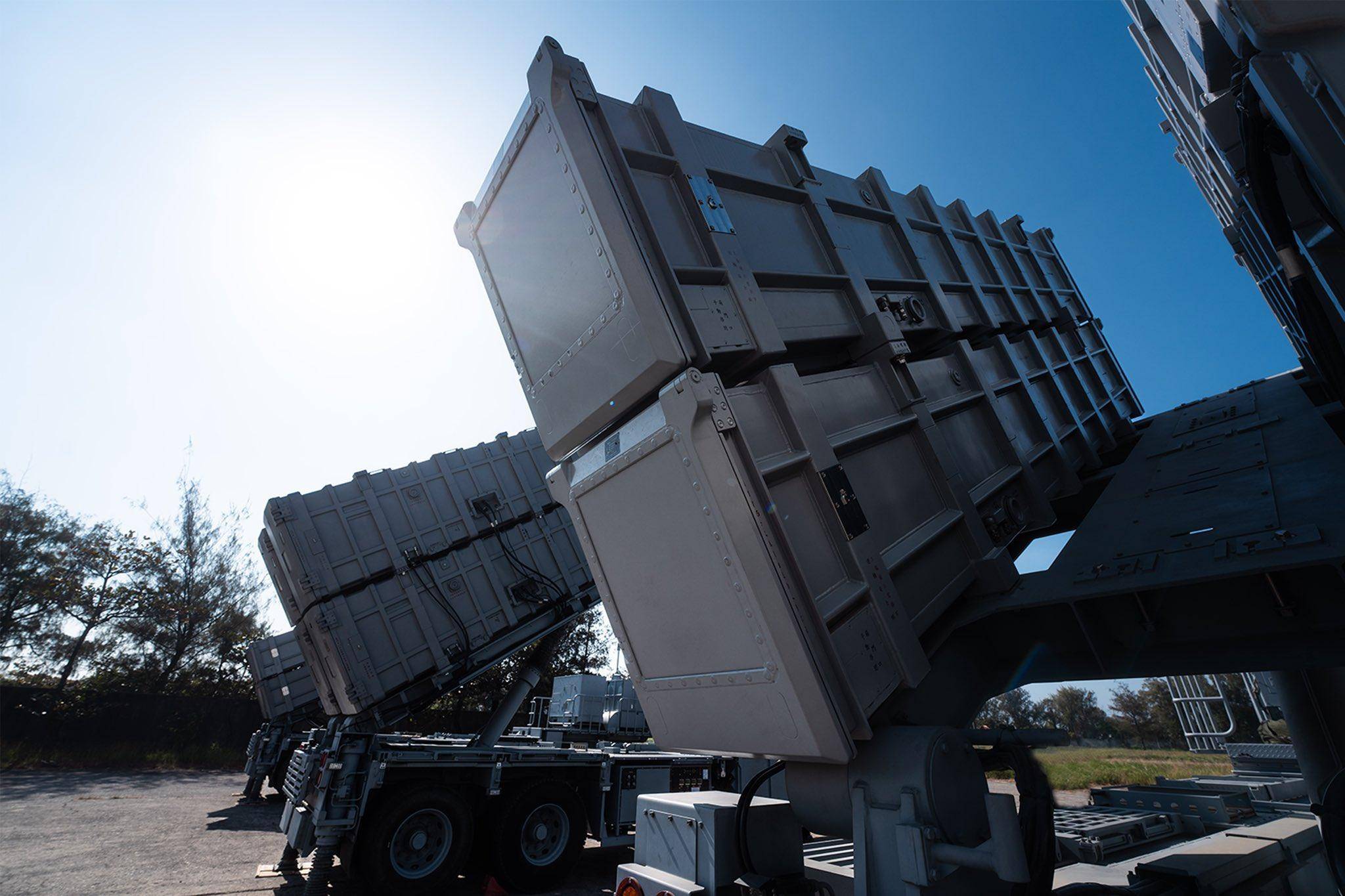 马达加斯加vs苏丹_不止台北101马达加斯加vs苏丹，解放军战机拍下高雄85大楼：东风-15瞄准台军鸡南山