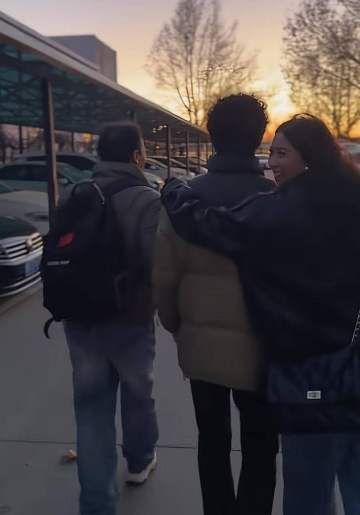 特温特vsPSV埃因霍温
_被拐17年的马仔昊认亲成功!母亲泣不成声拉住手“再也不放开了”特温特vsPSV埃因霍温
,杜小华:替他们开心,相信“小米奇”也一定能找到