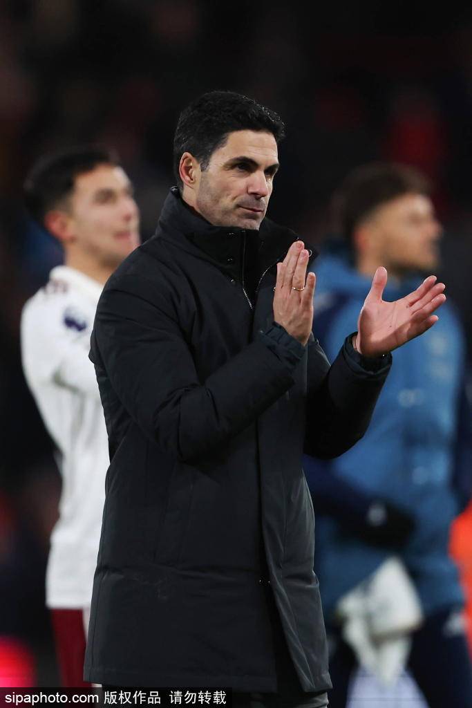 英格兰超级联赛_0-0英格兰超级联赛!这场对决!人们记住的将不是进球!而是马丁内利的粗野行径