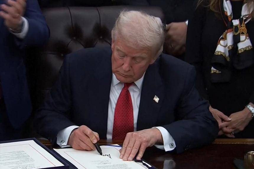 皇冠网
_52票赞成47票反对!美国投票结果公布皇冠网
,共和党五人反水,特朗普痛骂“叛徒”!