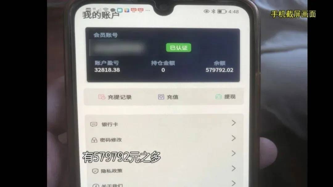 如何申请皇冠信用网_上海阿姨145万现金平铺在沙发上如何申请皇冠信用网，警察傻眼：竟要给陌生人拿走？