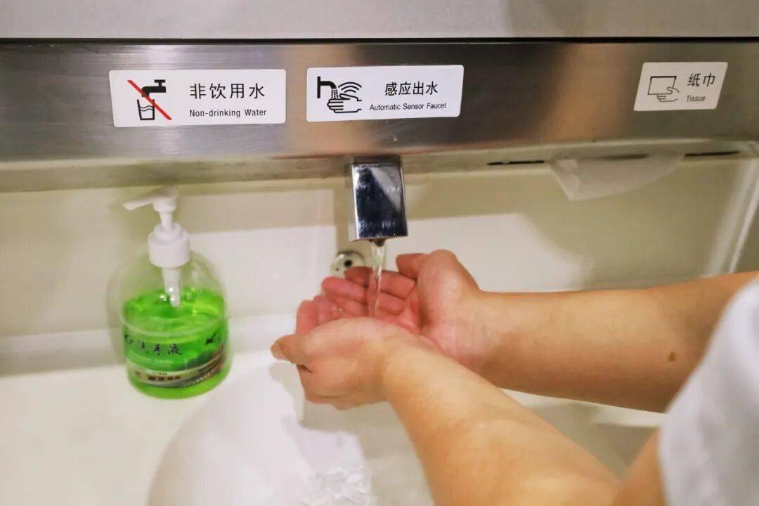 白俄罗斯超级联赛_这趟北京西往返深圳北的列车全是单间白俄罗斯超级联赛,国庆中秋假期加开!