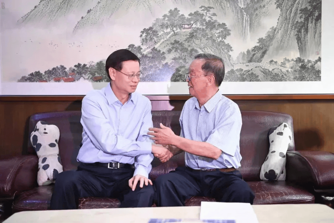 皇冠信用網平台_许昆林看望慰问正省级老同志