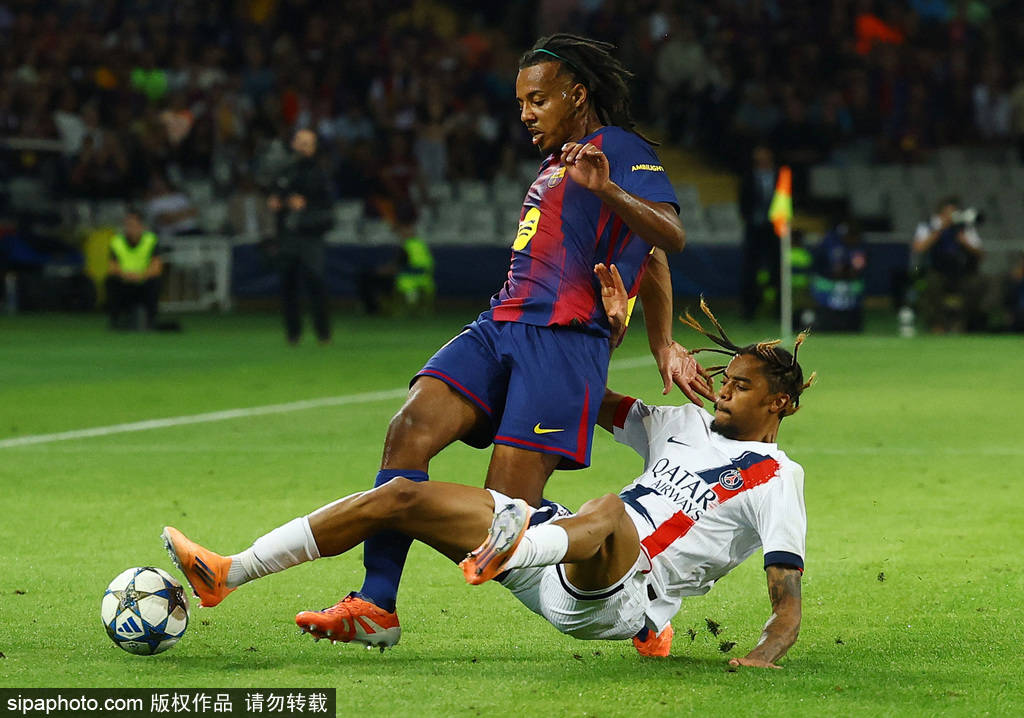 皇冠信用网去哪里弄_欧冠-费兰建功拉莫斯第90分钟绝杀 巴黎客场2-1逆转巴萨