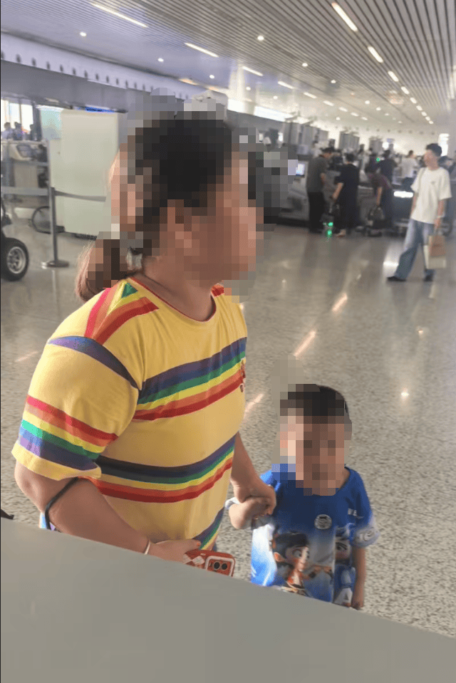 皇冠信用網最高占成_双胞胎哥哥在杭州东站被陌生女子抱走?派出所全员出动皇冠信用網最高占成,20分钟锁定“嫌疑人”,万万没想到……