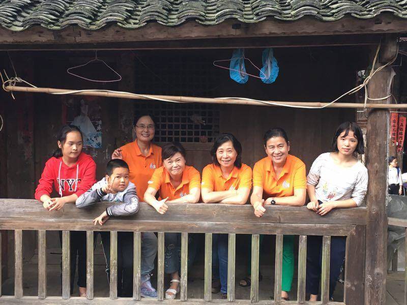 皇冠2登录welcome_那个让老师骄傲的“调皮”班级!30年同学聚会皇冠2登录welcome,还伴有一封来自贵州的感谢信