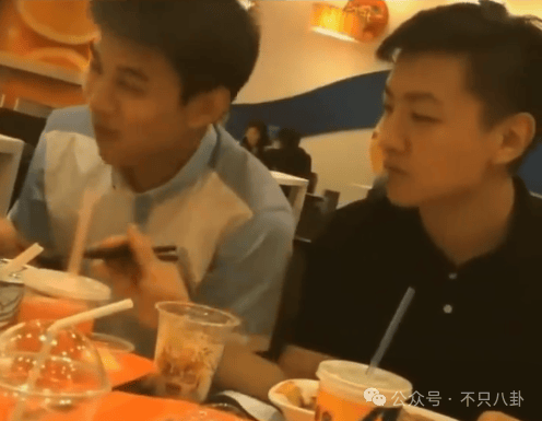 hga035会员注册_他俩没分手但被拍到吵架了hga035会员注册,吵得很凶......