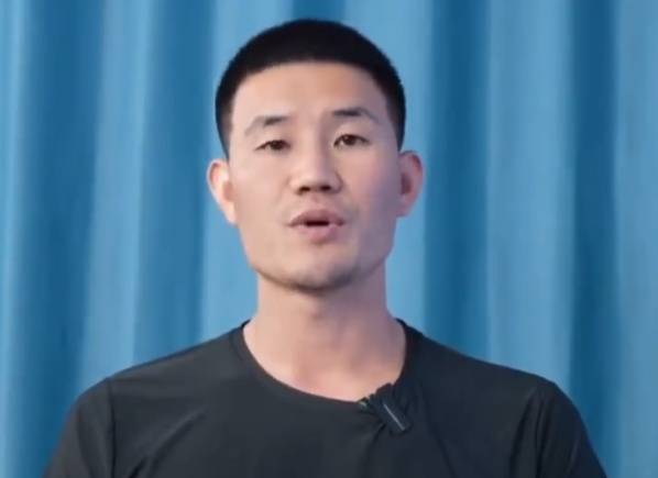 皇冠信用网代理
_“嘎子”谢孟伟被执行超1400万;此前因穿警服带货被行拘7日皇冠信用网代理
,释放后暂停直播带货