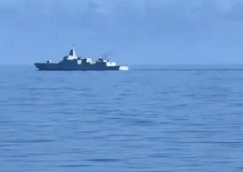 英格兰冠军联赛_中美海军正面交锋?中国海军055大驱与美航母编队狭路相逢英格兰冠军联赛,双方都进入舰炮打击范围