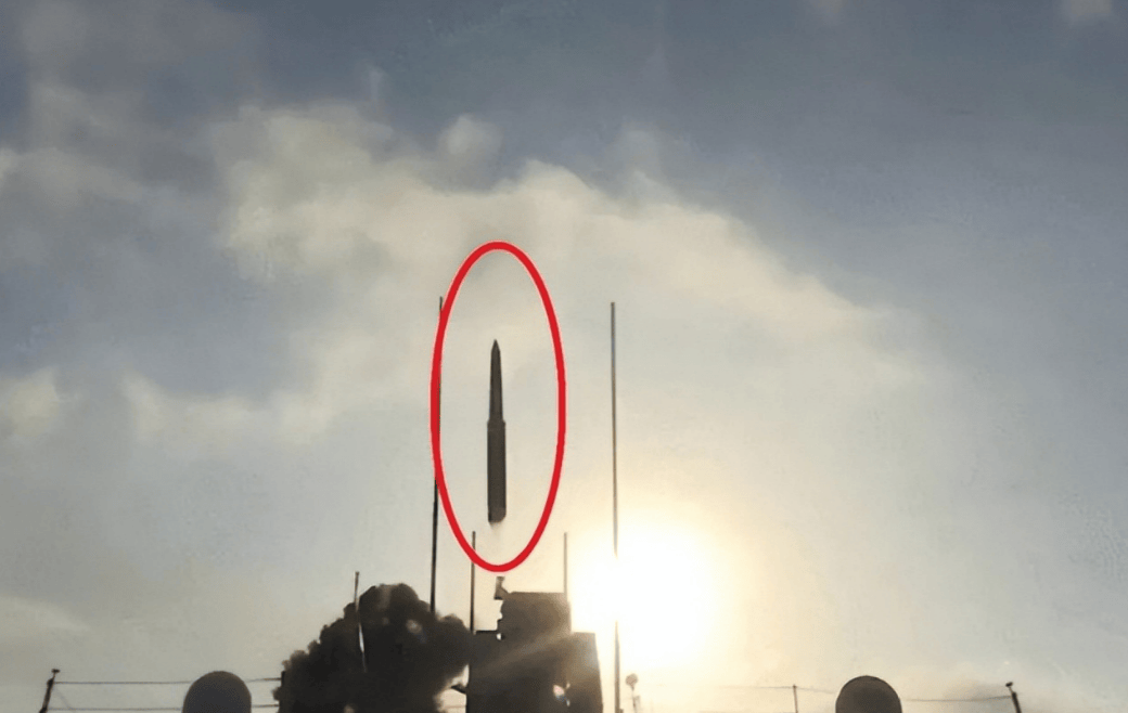 英格兰冠军联赛_中美海军正面交锋?中国海军055大驱与美航母编队狭路相逢英格兰冠军联赛,双方都进入舰炮打击范围