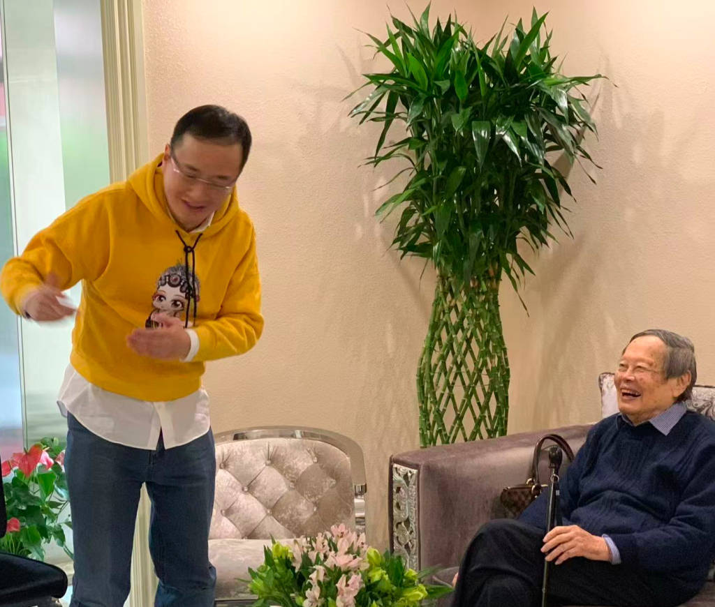 如何申请到皇冠信用
_独家|友人追忆杨振宁:如何申请到皇冠信用
他没能二度获诺奖是一个遗憾