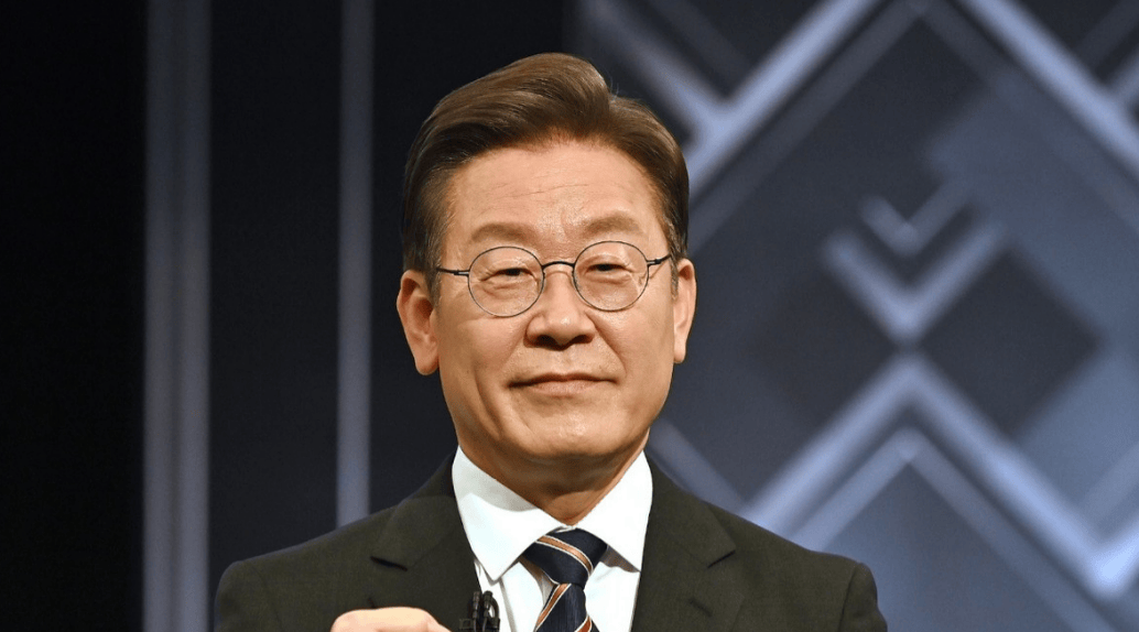 足球盘口哪里买
_特朗普早早到场足球盘口哪里买
,与中方谈完100分钟后,亲自把中方领导人送上车