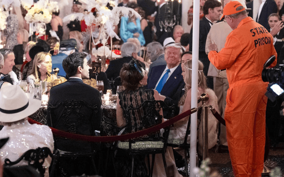 哪个网站可以买篮球
_“了不起的特朗普”花天酒地哪个网站可以买篮球
,4200万美国人却正挨饿