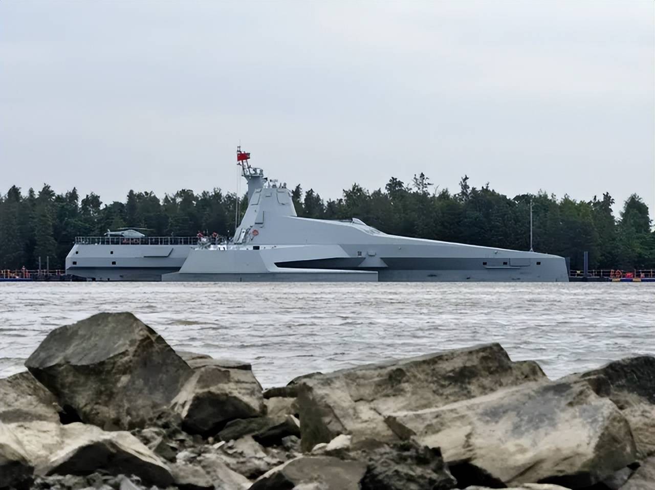 足球信用盘出租代理
_舰长65米足球信用盘出租代理
,搭载48个垂发!美媒:中国海军“半潜式武库舰”亮相!