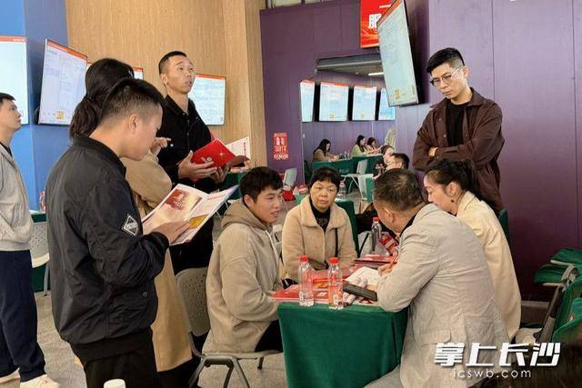 正版皇冠信用网出租
_700余名退役军人及军属长沙求职正版皇冠信用网出租
,165人达成意向