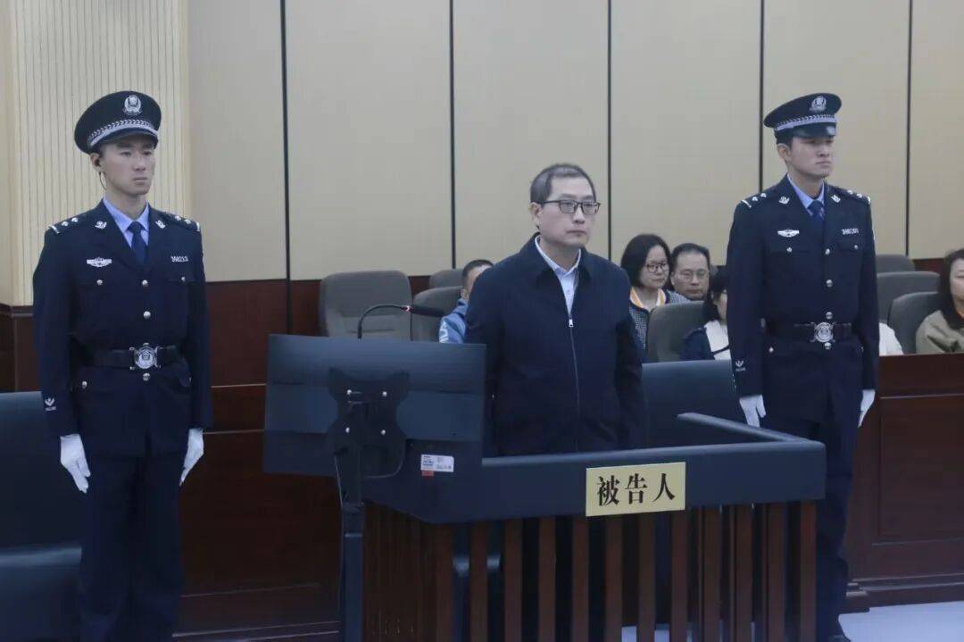 正版皇冠信用网开户
_被控受贿超3500万元正版皇冠信用网开户
，安徽省交通控股集团原副总经理夏柱兵受审