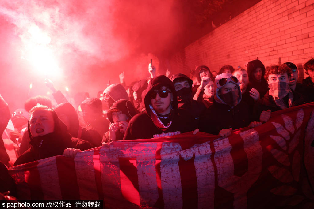 皇冠信用
_阿森纳球迷的嘲讽之声：拜仁皇冠信用
，你们是在假装热刺吗？