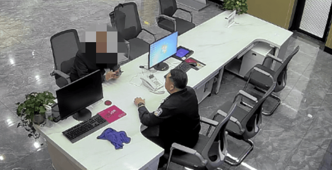 皇冠信用网开户
_浙江男子花30万买金条送孙子皇冠信用网开户
，所长、行长都上门了……