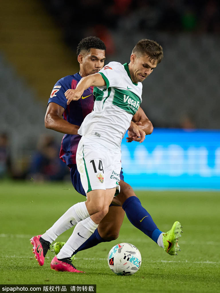 纽约尼克斯 vs 夏洛特黄蜂_巴塞罗那逆转马德里竞技！奥尔莫关键进球助阵纽约尼克斯 vs 夏洛特黄蜂，西甲巅峰对决掀热潮