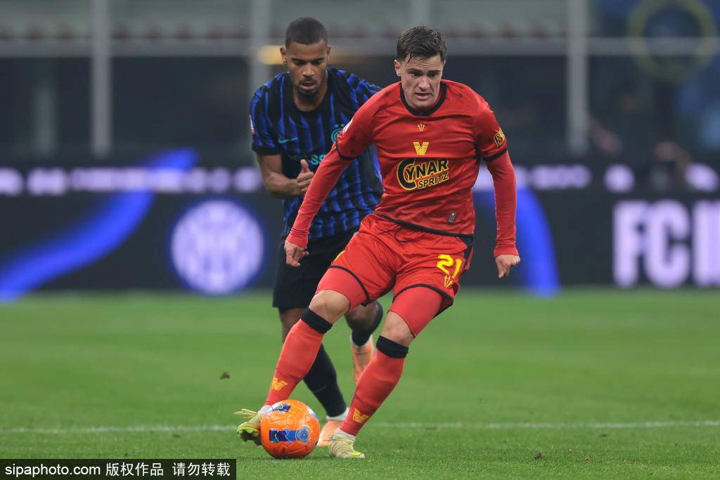 皇冠信用網在线申请_意甲风云再起！国际米兰4-0横扫科莫皇冠信用網在线申请，齐沃战术大胜法布雷加斯夺榜首