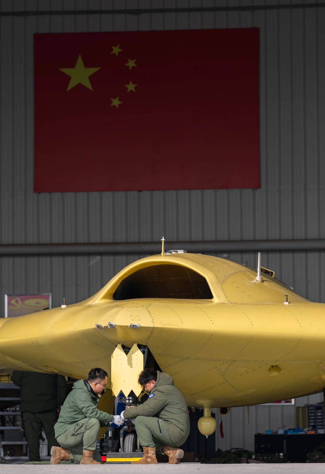 皇冠信用網出租足球
_重大突破皇冠信用網出租足球
!彩虹-7高空高速隐身无人机成功首飞