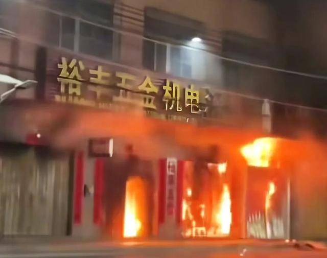 皇冠登3代理_一家四代12人皇冠登3代理，火灾中丧生背后