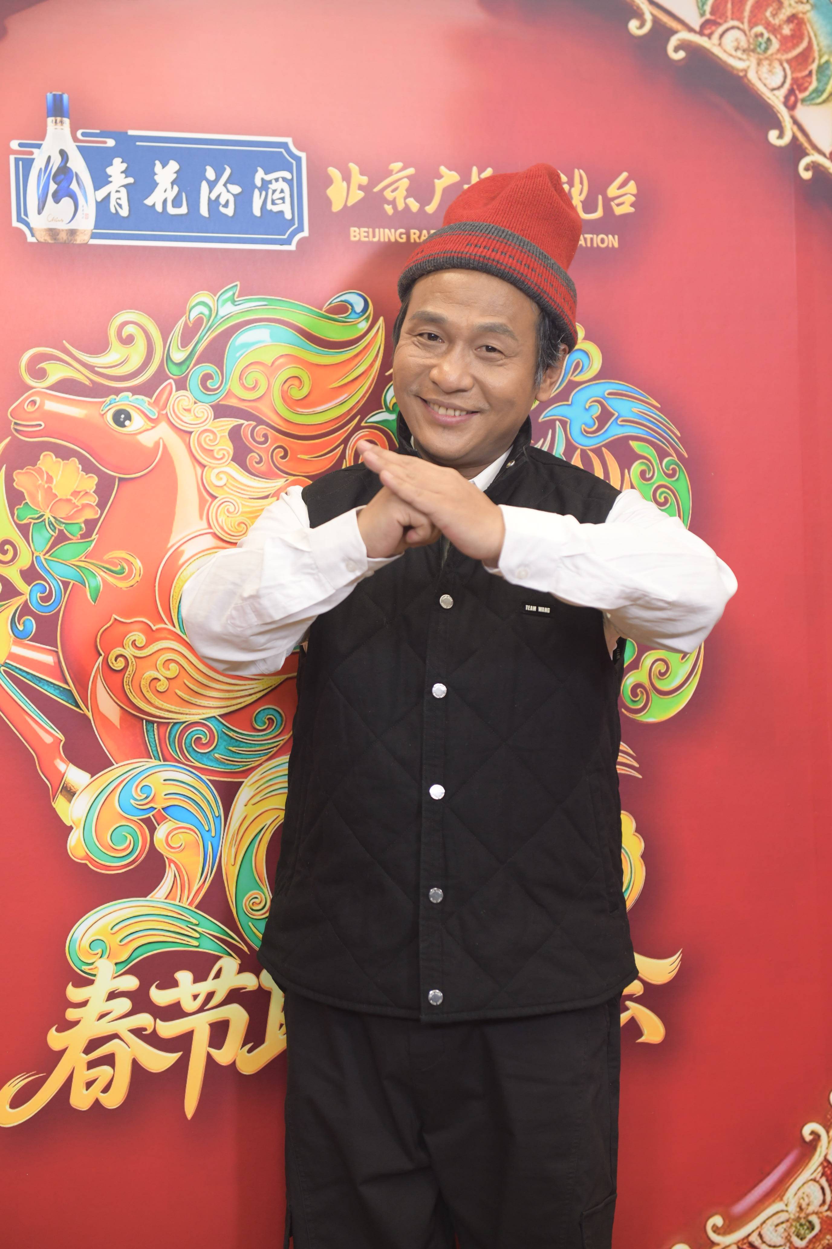 皇冠信用网如何申请_周深北京春晚清唱《小美满》 被问张艺谋新合作秒打太极