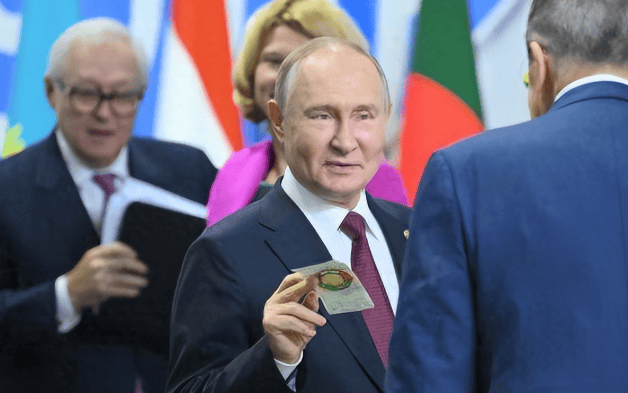 皇冠足球平台代理_中方越买越少皇冠足球平台代理,普京没法再装看不见!2025年中俄贸易大幅度下降