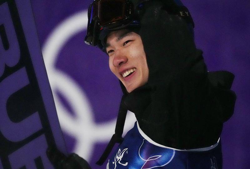 皇冠信用网登3代理_冬奥会单板大跳台预赛：苏翊鸣绝境逆转 葛春宇杨文龙出局