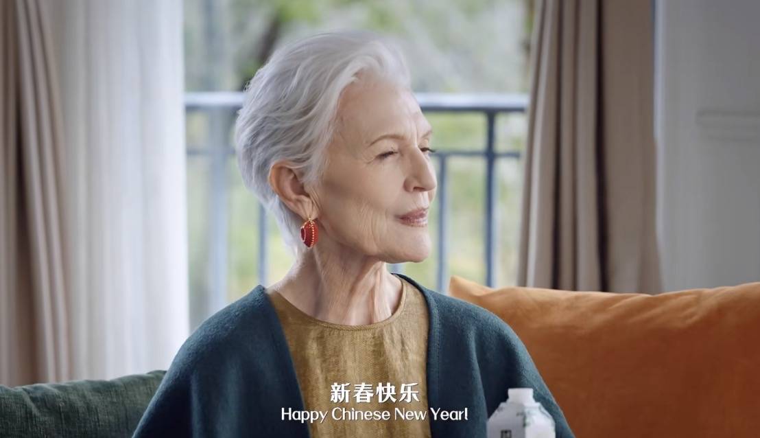 皇冠信用网登1,登2,登3出租_马斯克妈妈马年代言中国产品皇冠信用网登1,登2,登3出租，网友：马字头的明星有福了