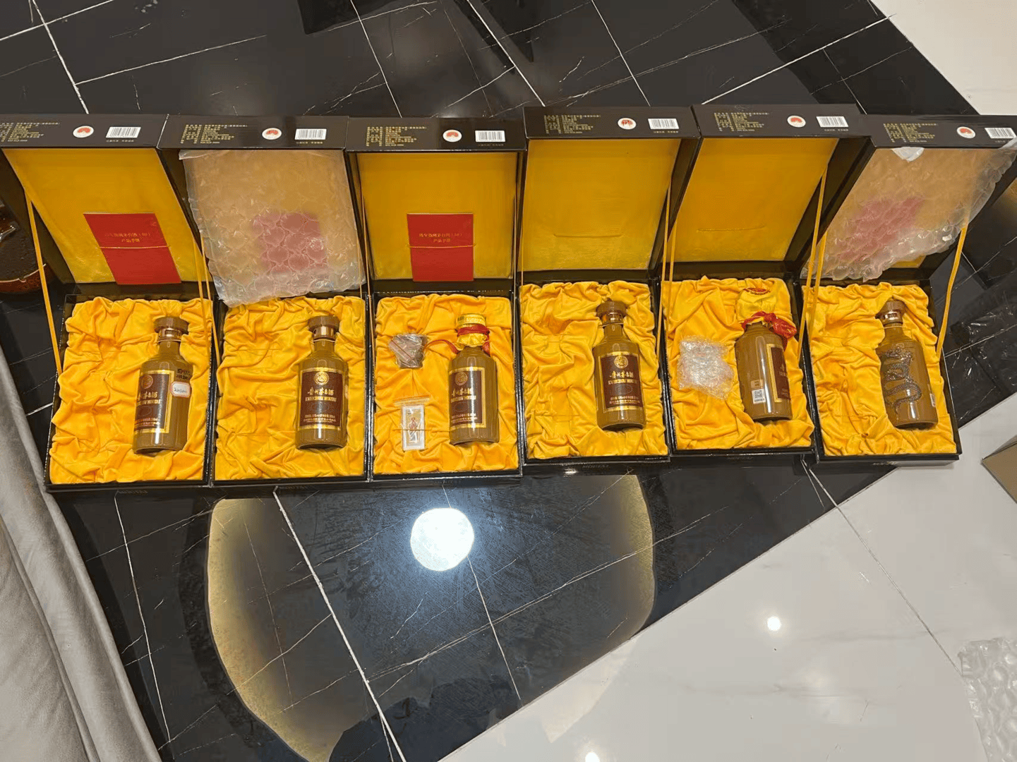 世界杯皇冠代理平台
_男子花30万元买12瓶“50年茅台”世界杯皇冠代理平台
,经茅台官方鉴定5瓶是假酒!相关部门介入调查