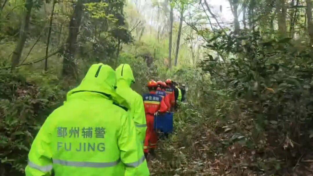皇冠信用在线开户_宁波女子上山挖笋遇大雾迷路皇冠信用在线开户，足足困了两个多小时，获救时哭了，消防提醒→