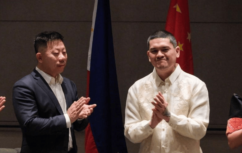 皇冠体育_菲律宾政坛变天？马科斯被催辞职皇冠体育，杜特尔特之子担任党总裁