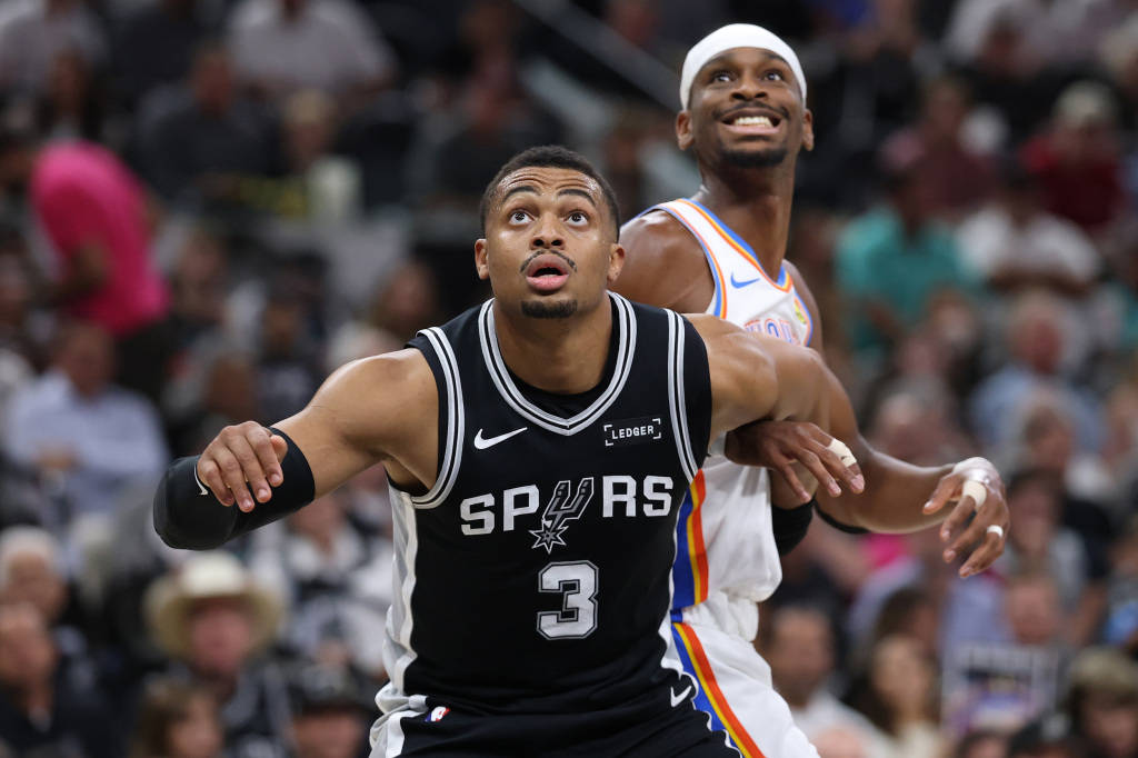美国足球甲组联赛_NBA｜马刺再胜雷霆追平系列赛美国足球甲组联赛，一场定胜负的西决要来了