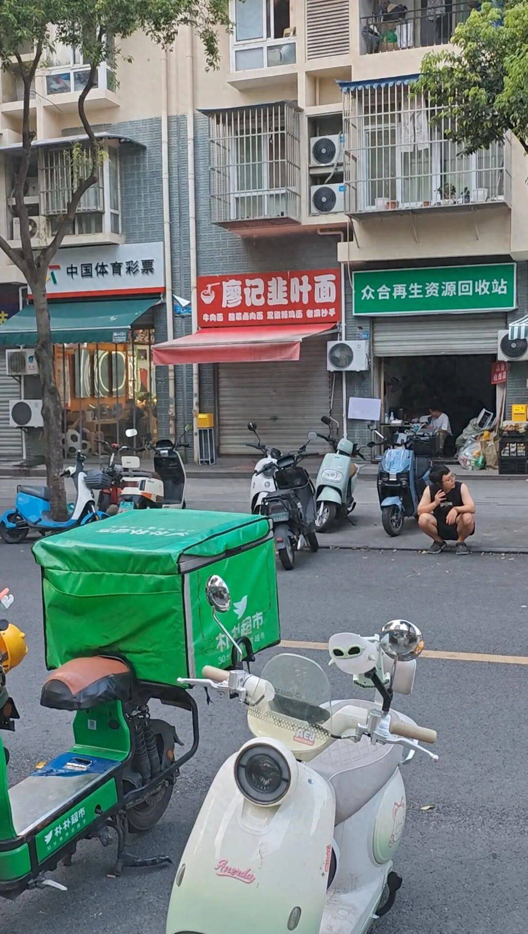 皇冠管理端_常以“孩子去比赛”“昨夜逛街睡太晚”等理由不开店皇冠管理端，成都一面馆因“佛系开店”走红，邻居：一周7天约开4天，他比较顾家