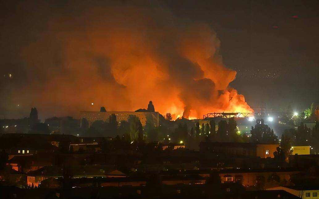 法国甲组联赛
_弹如雨下法国甲组联赛
,俄罗斯一夜炸遍基辅所有火力发电厂,美国连夜限制乌军星链